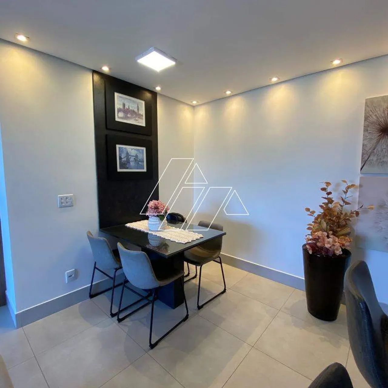 Apartamento com 2 quartos, suíte e 2 vagas de garagem