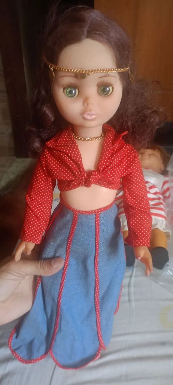 Boneca ciganinha atma, com quedas de cabelos 