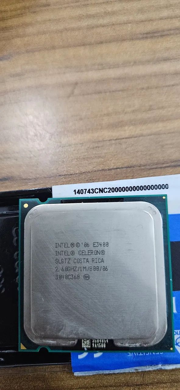 Intel Celeron Dual-core E3400. <br>Soquete: LGA775<br>Frequência: 2.60GHz<br>Cache L2: 1MB