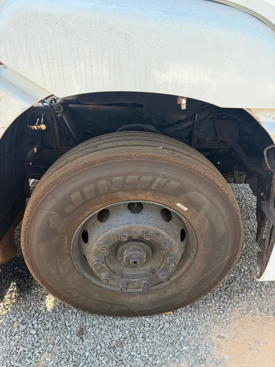 VW 25-390 TRACTOR 6x2 2013 - Foto 4