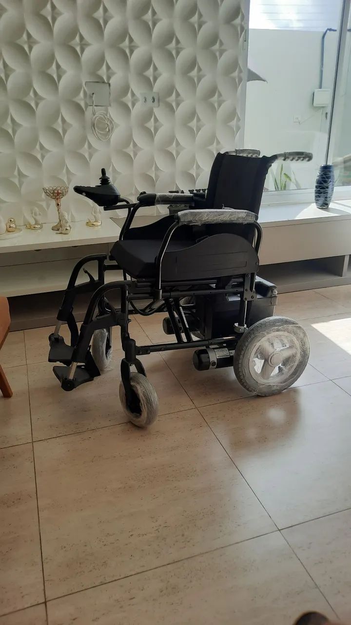 Cadeira de roda motorizada nova com garantia de nota fiscal - Foto 3
