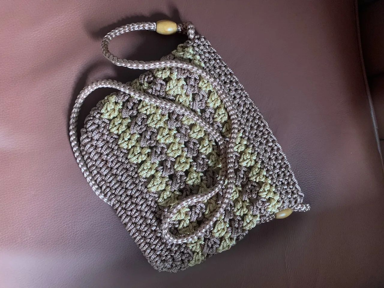 Bolsa crochê marrom e bege 