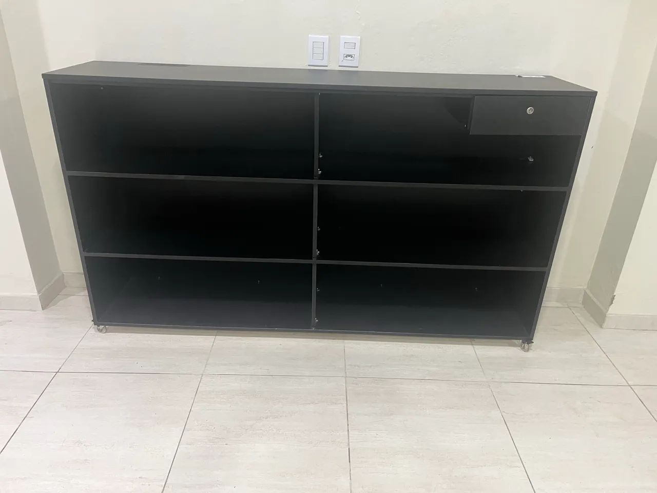 Balcão comercial com gaveta