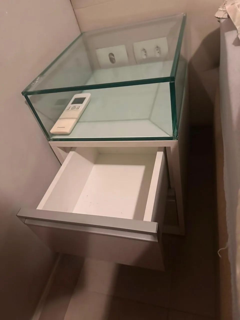 Cama baú King size com colchão e criados-mudos - Foto 5