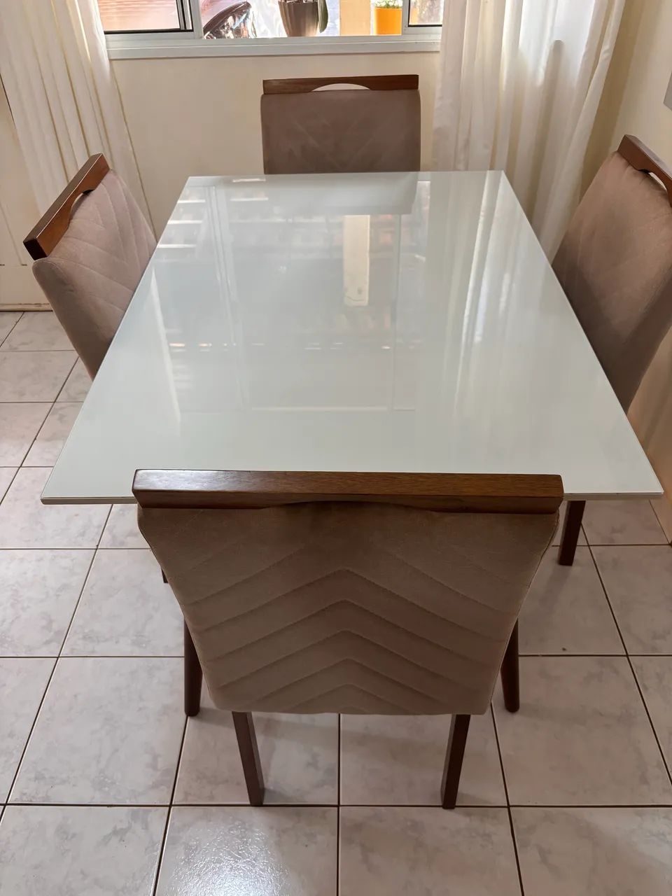 Jogo de jantar mesa com tampo de vidro com 4 cadeiras  - Foto 5