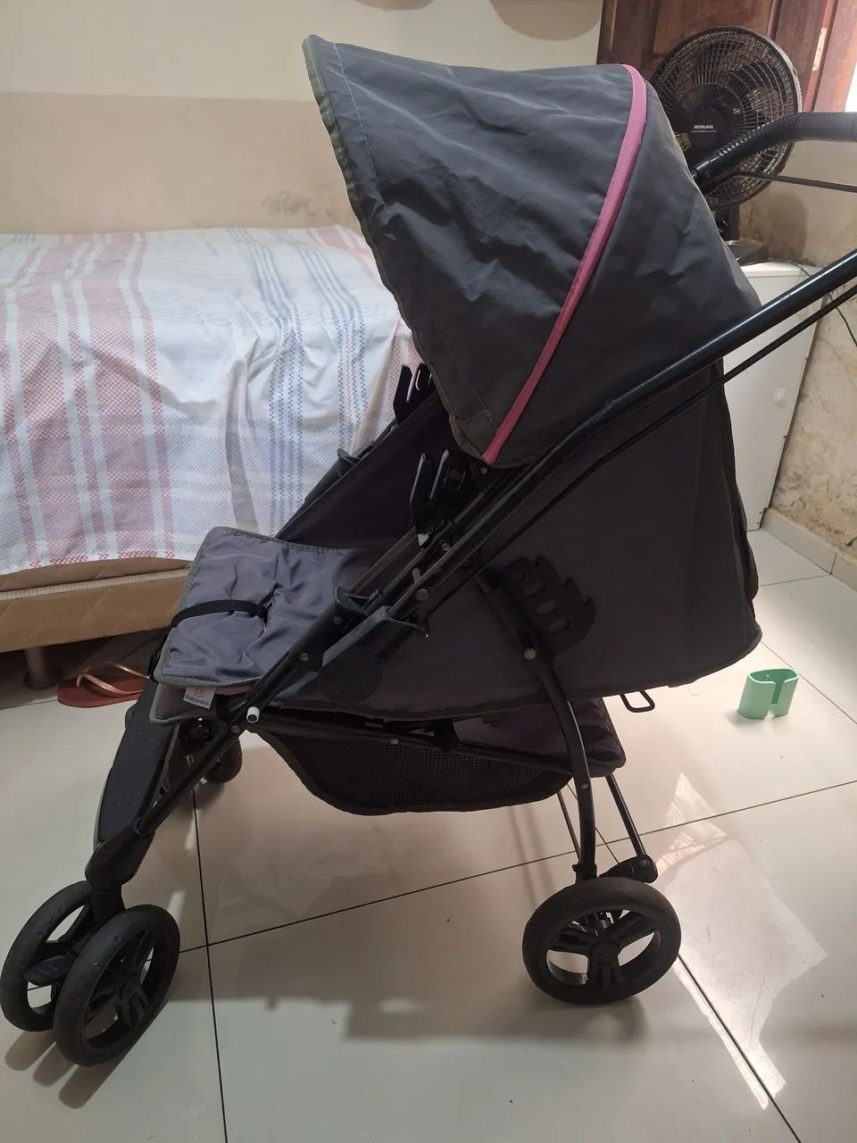Estou vendendo 1-Carrinho de bebê 