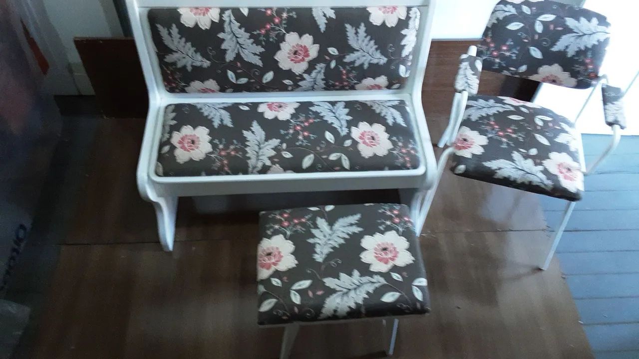 CONJUNTO DE BANCO ,CADEIRA E BANQUETA  - Foto 2