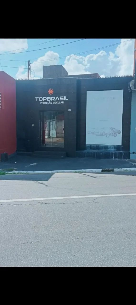 Aluga-se casa para fins comerciais