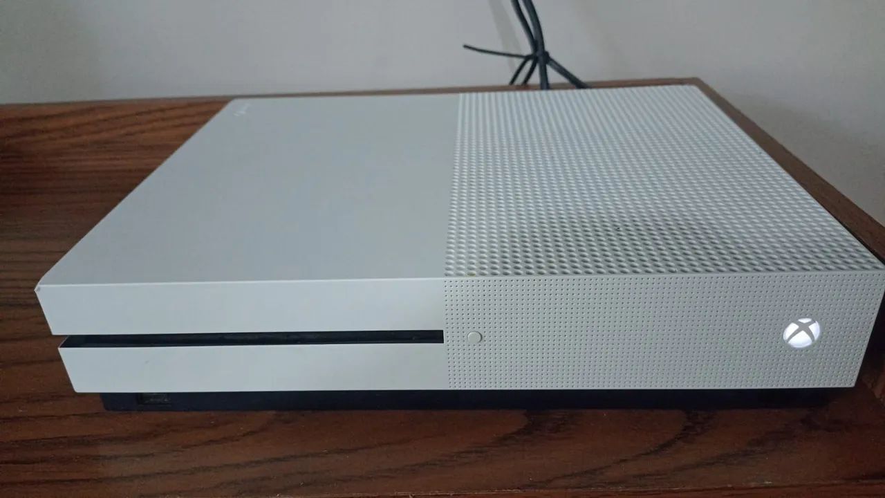 Xbox one S 1tb dois controles e kinect