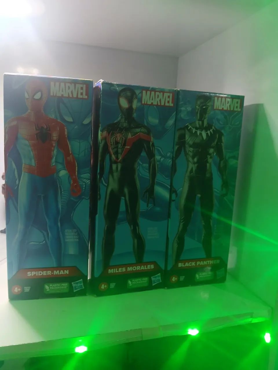 Kit bonecos Marvel original!, homem aranha Peter Parker e Miles Morales e pantera Negra  - Foto 2