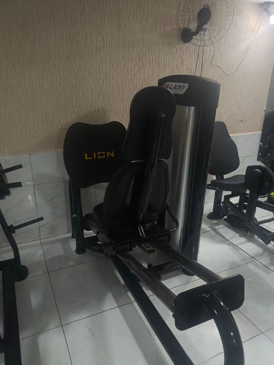 Leg 180 lion - Foto 3