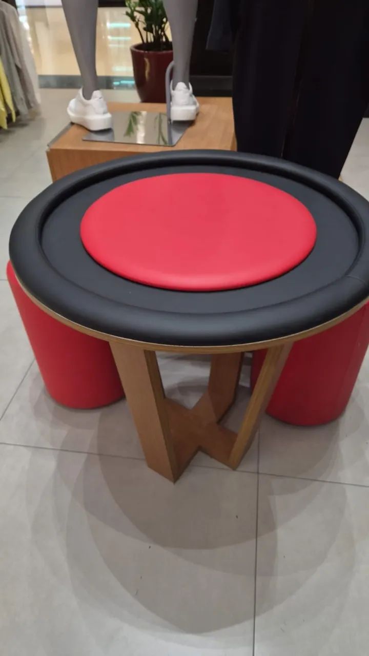 MESA PARA CARTEADO COM 3 PUFFS - Foto 2