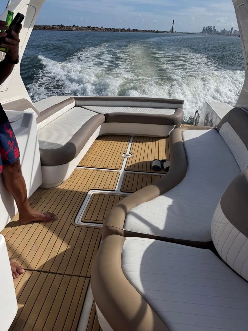 Lancha Bullet 39? com 02 motores Volvo KAD42 - Foto 5