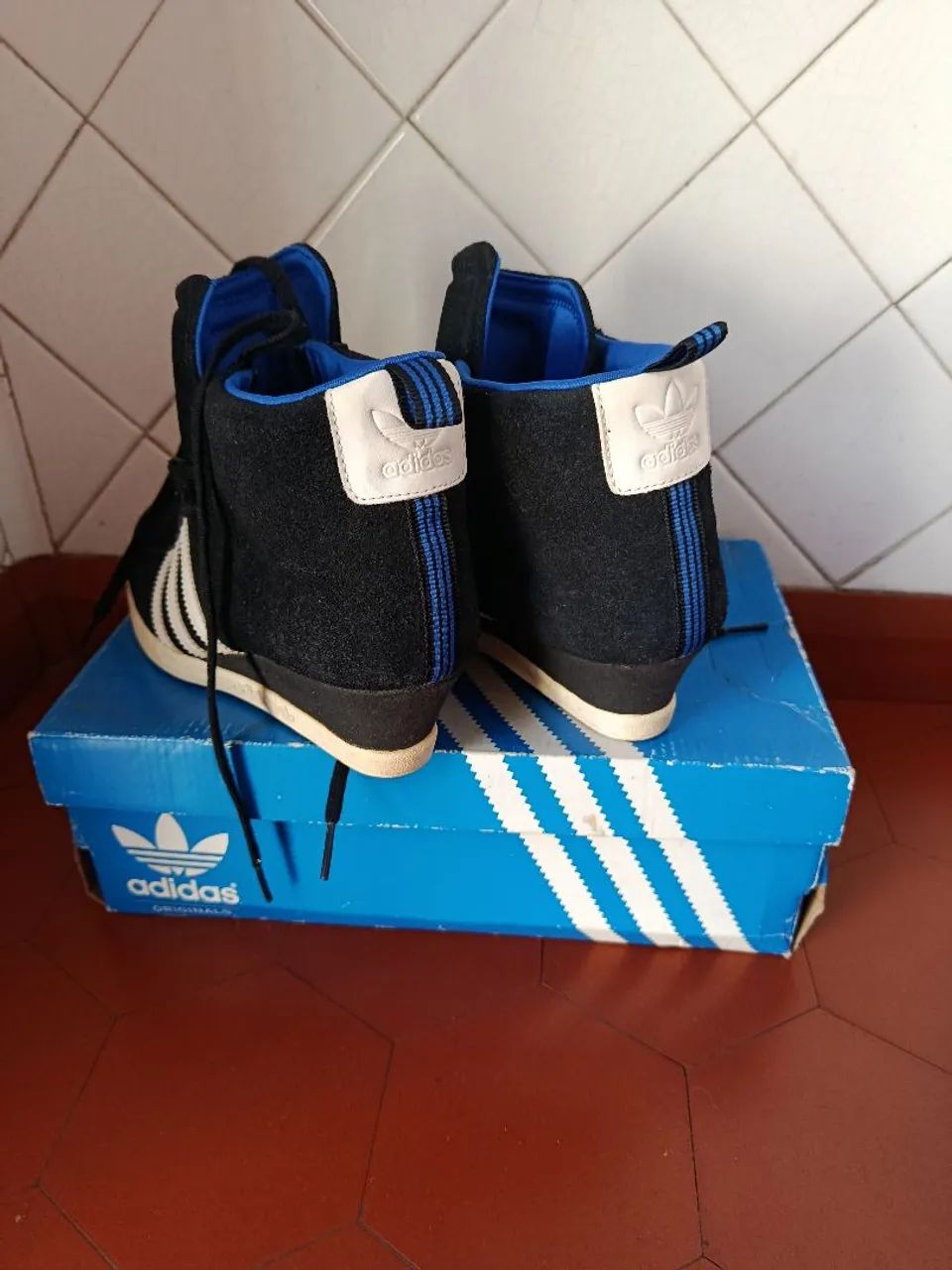 Tênis Adidas retrô  - Foto 3