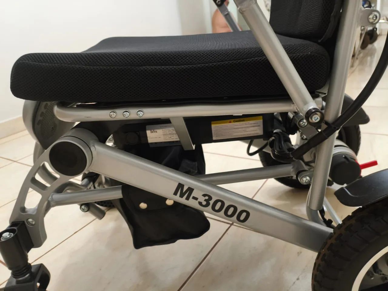 Cadeira de rodas motorizada mobifree - Foto 3