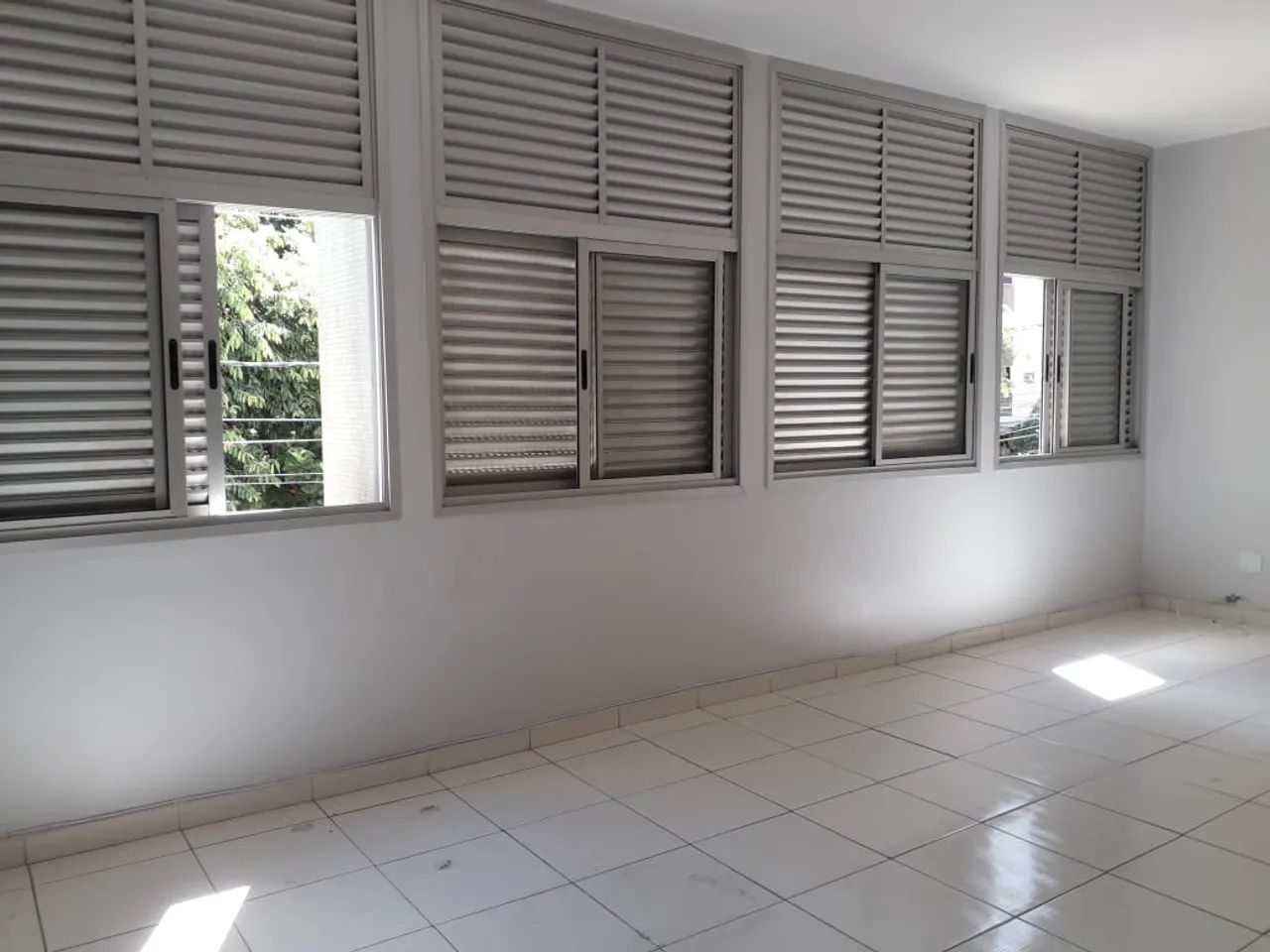 ALUGO APTO 3 QTOS SETOR OESTE 