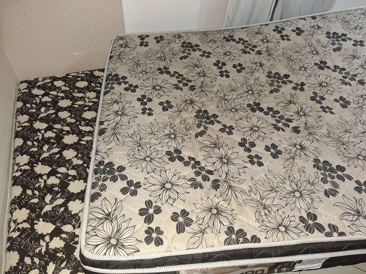 Cama Box casal preço bom e otimo estado.