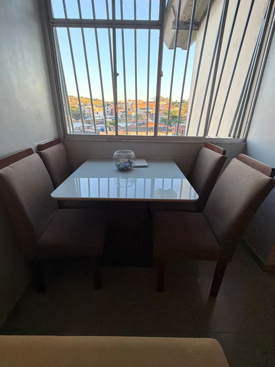 Mesa com 4 cadeiras