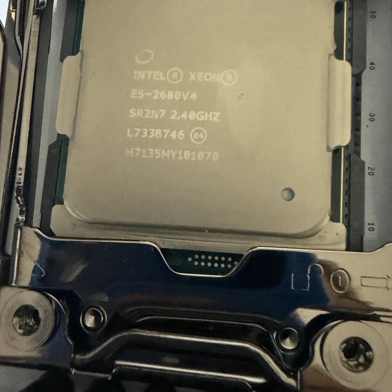 VENDO KIT XEON, PROCESSADOR XEON E5-2680 JUNTO COM A PLACA MÃE SOYO XEON X99 D4