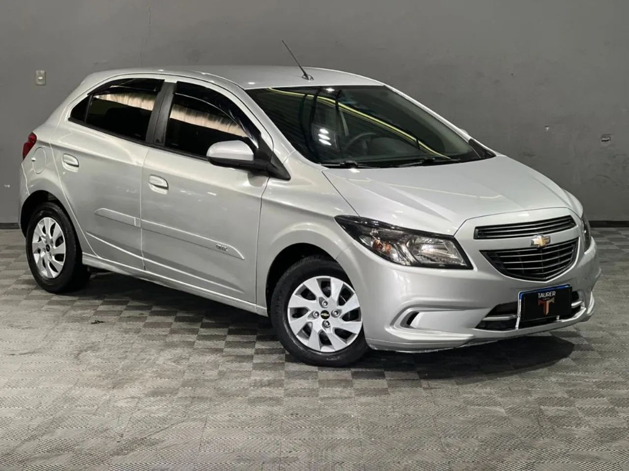Chevrolet Onix JOY Hatch 1.0 8V Flex Mec. 4P 2019 - Foto 3