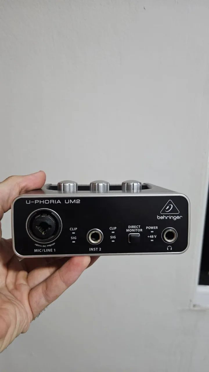 Interface de Audio Behringer U-PHORIA UM2