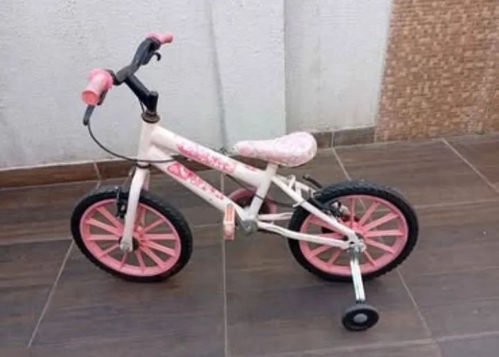 Bicicleta infantil rosa aro 16 com rodinhas  - Foto 5