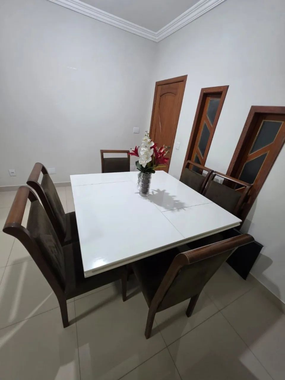 Vendo mesa quadrada com 6 cadeiras  - Foto 4