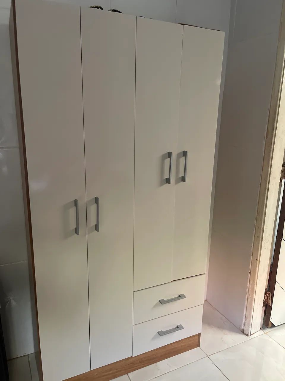 Vendo um guarda roupa solteiro 