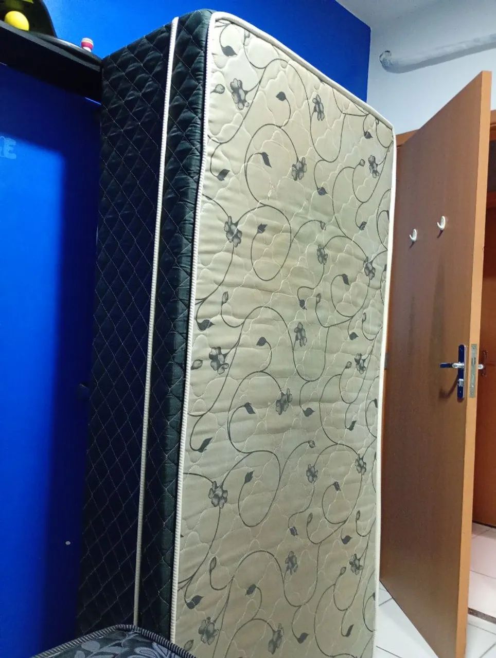 Venda de cama box de solteiro 