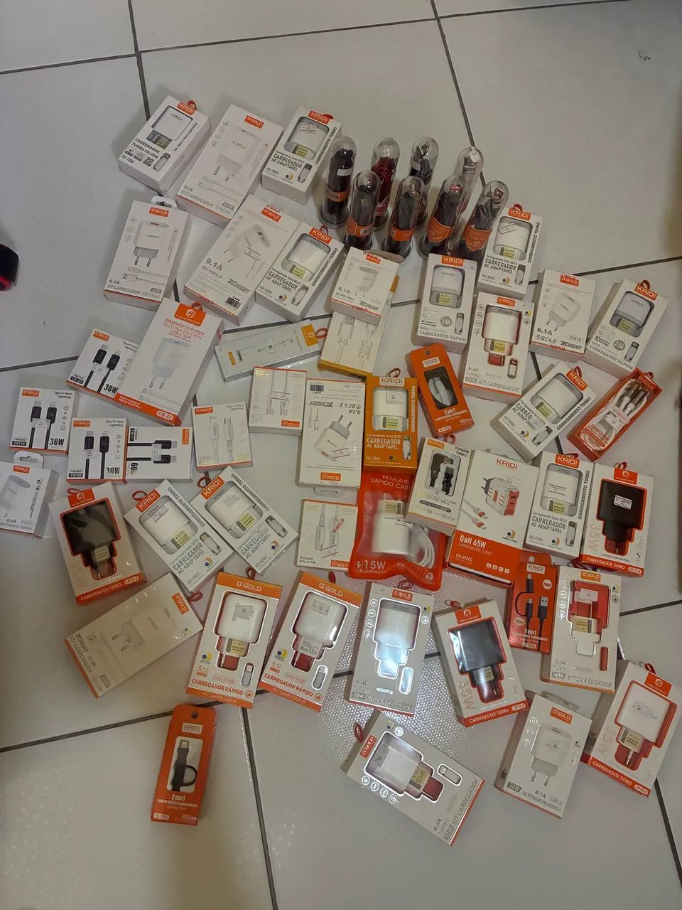 100 peças, Lote de carregador de celular, cabo e fonte  - Foto 2