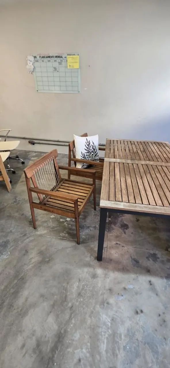 Conjunto Cadeiras + banco + almofadas + mesa 