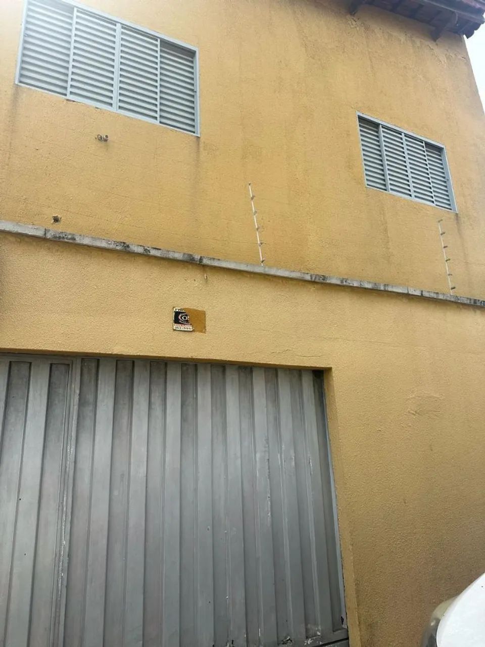 Casa com sobrado - próx ao shopping cerrado