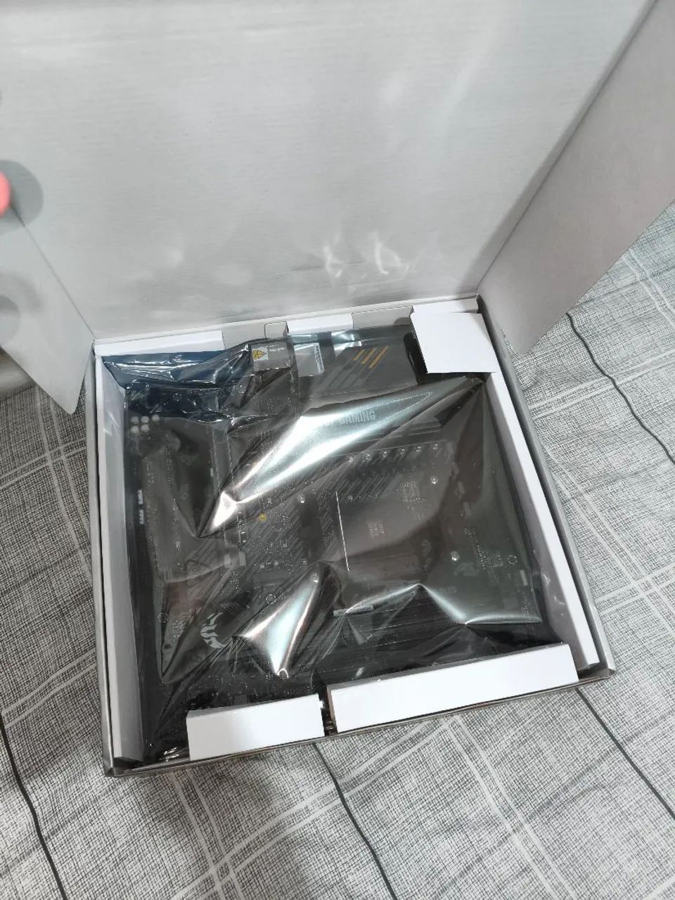 Placa-Mãe Ryzen AM4 B550M Plus TUF Gaming - NOVA, LACRADA, NUNCA USADA!! - Foto 2