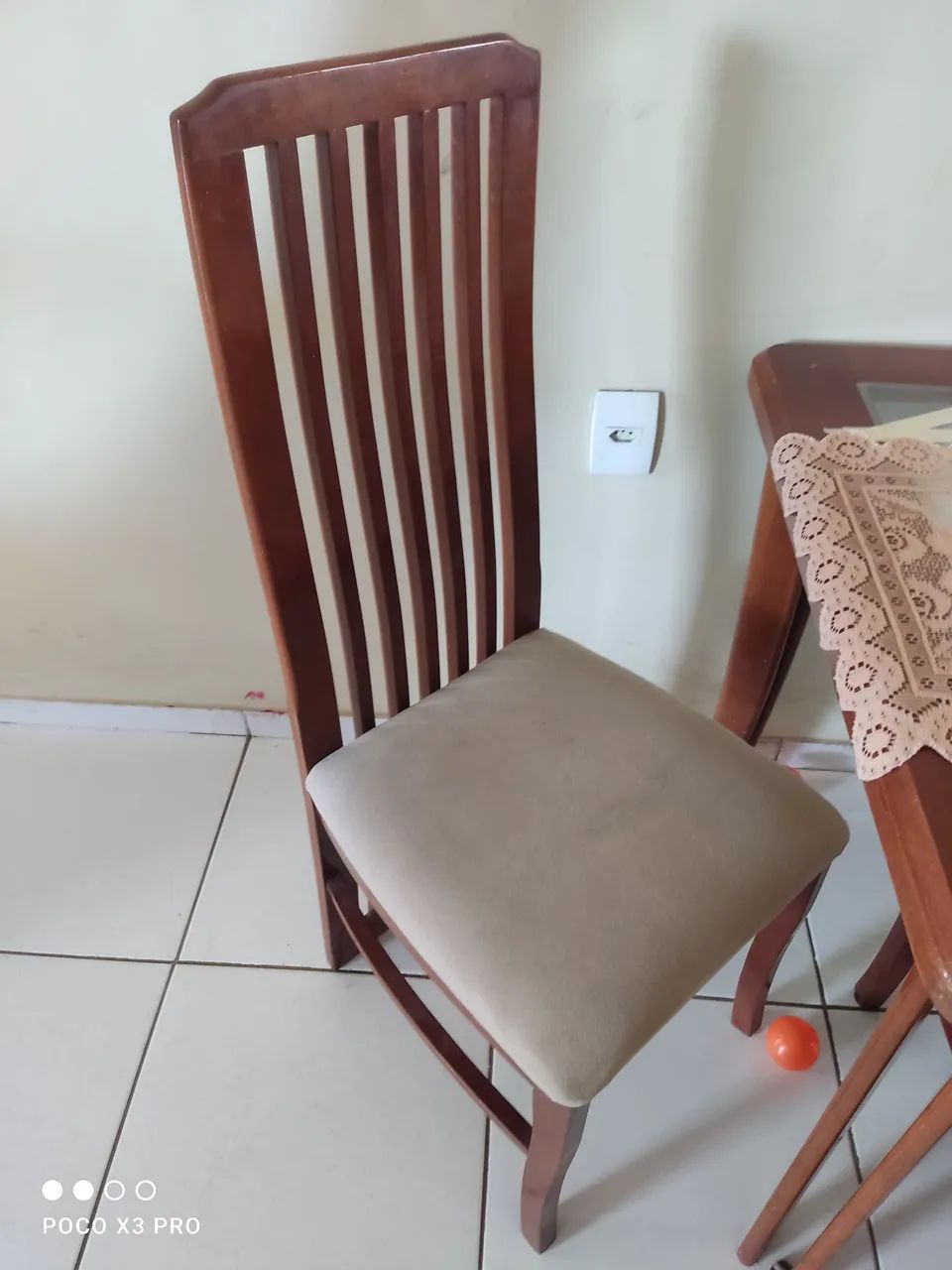 Mesá com Tampo de Vidro e 6 Cadeiras  - Foto 3