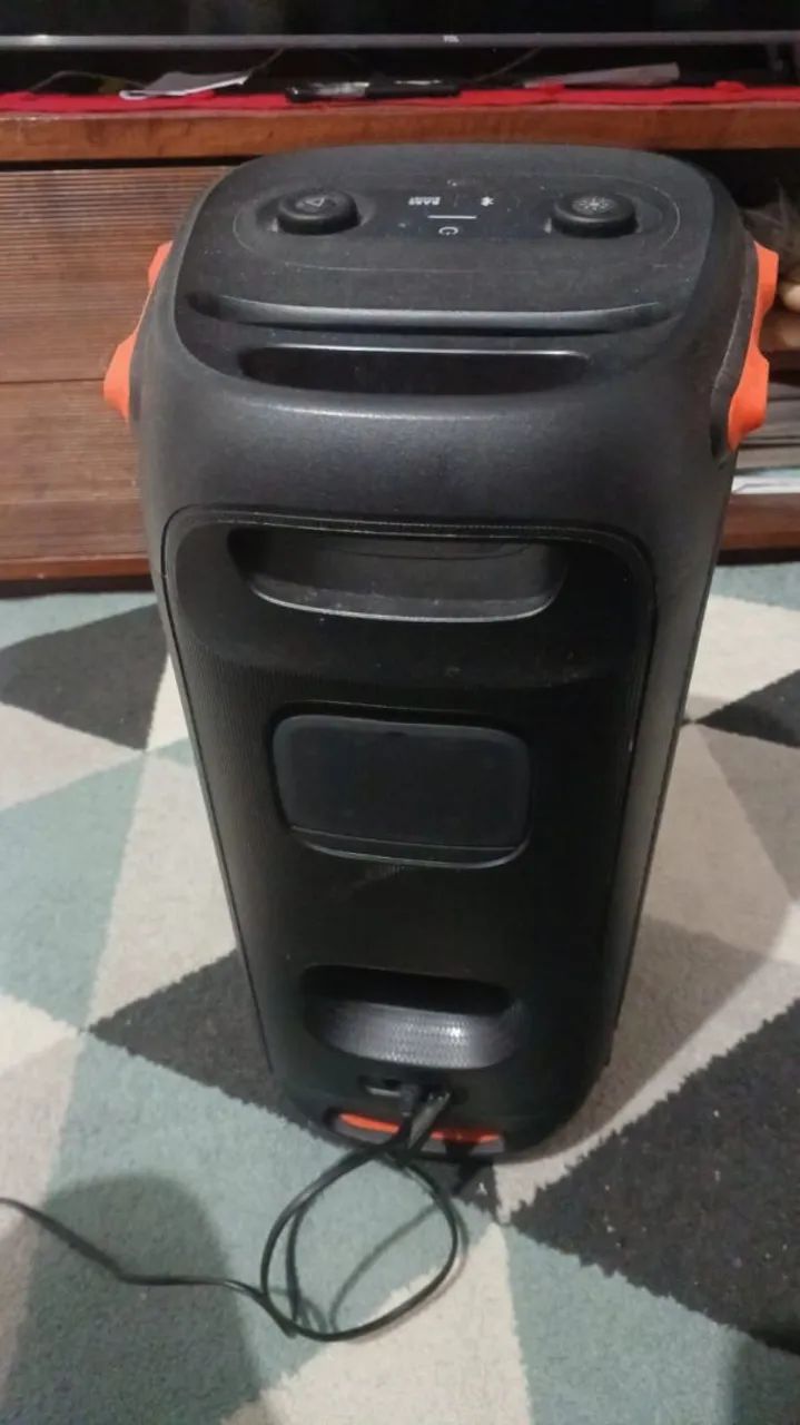 Venda em perfeito estado de uso caixa original da JBL .aceito proposta 