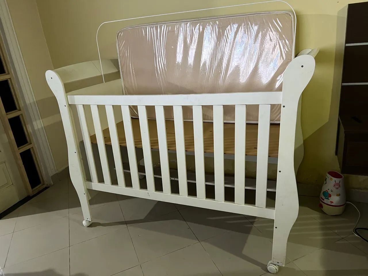 Berço com colchão 