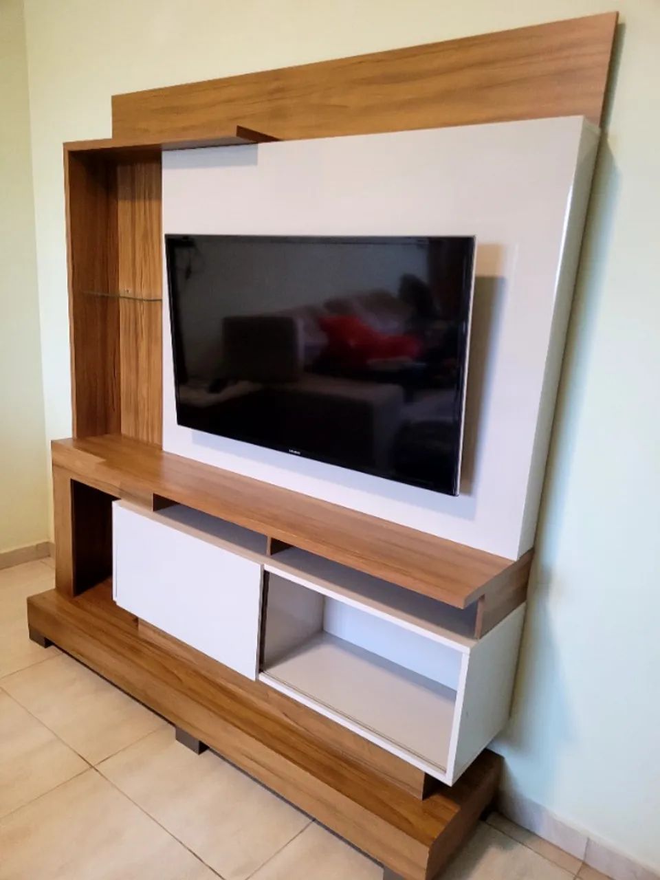Rack com Painel para TV Madeira e Branco - Excelente Estado - Foto 5