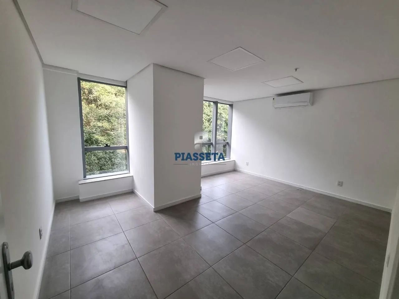Sala com 92,77m² com vista para área verde pronta para uso no SC 401 Square Corporate - Foto 4