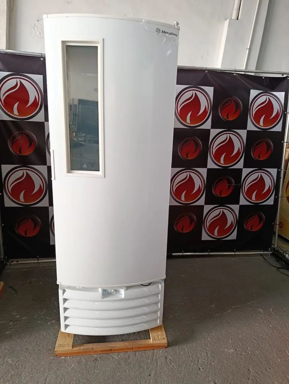 Freezer vertical porta com visor tripla Ação 547 litros