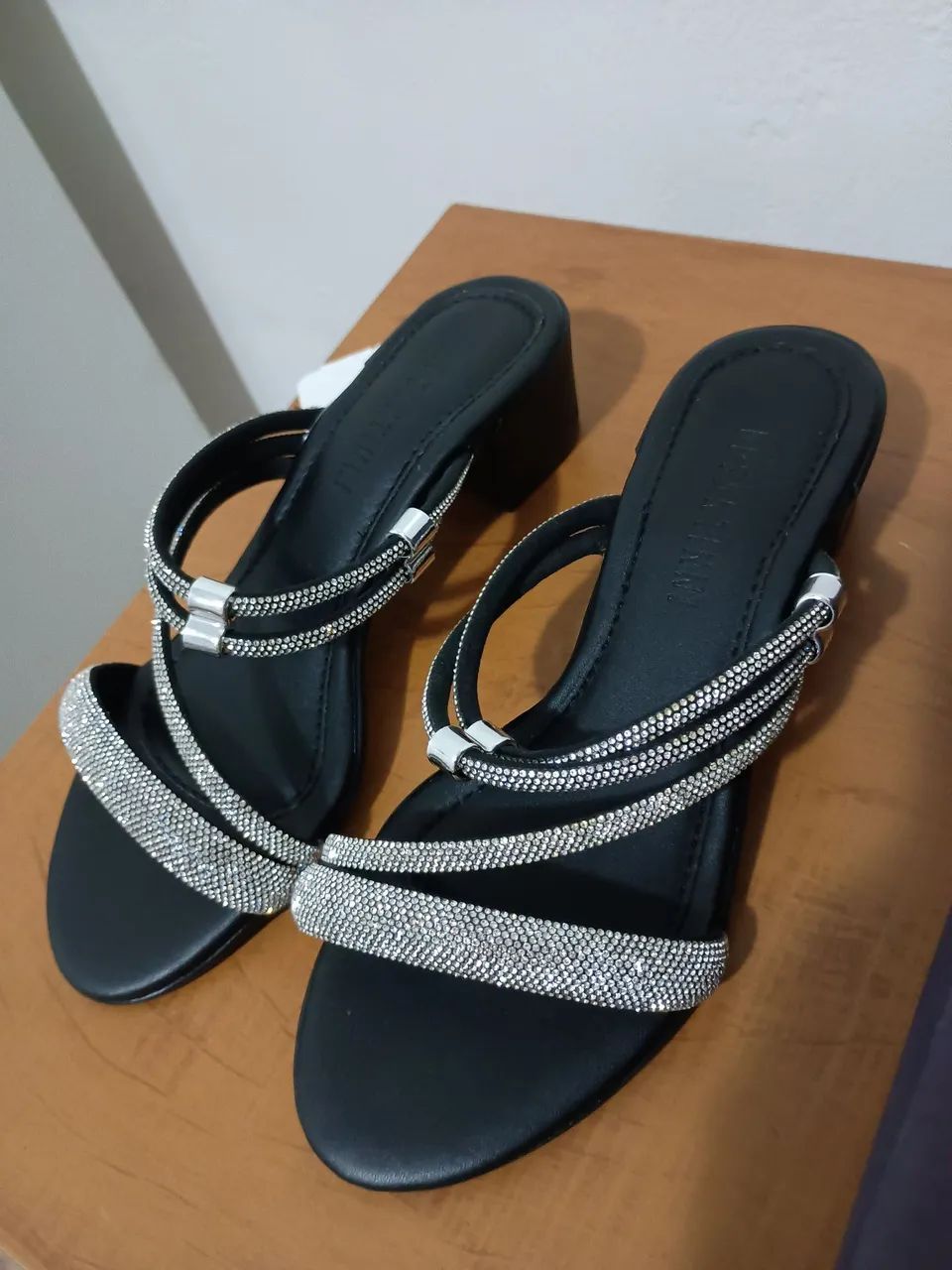 Sandália feminina com strass  - Foto 2