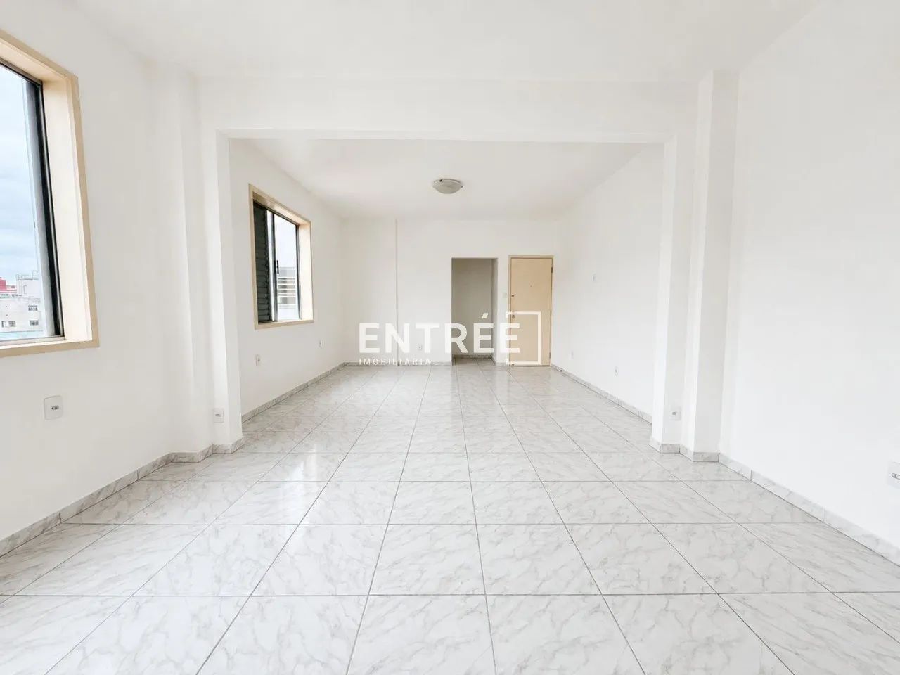 Apartamento 4 Quartos (sendo 1 Suíte) e 1 Vaga livre - Centro - Foto 4