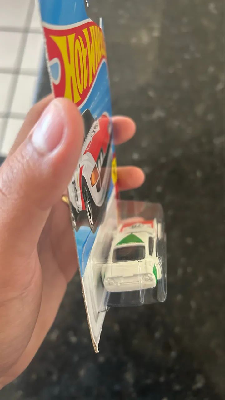 HotWheels Ferrari Gtb Branca com vermelha  - Foto 3