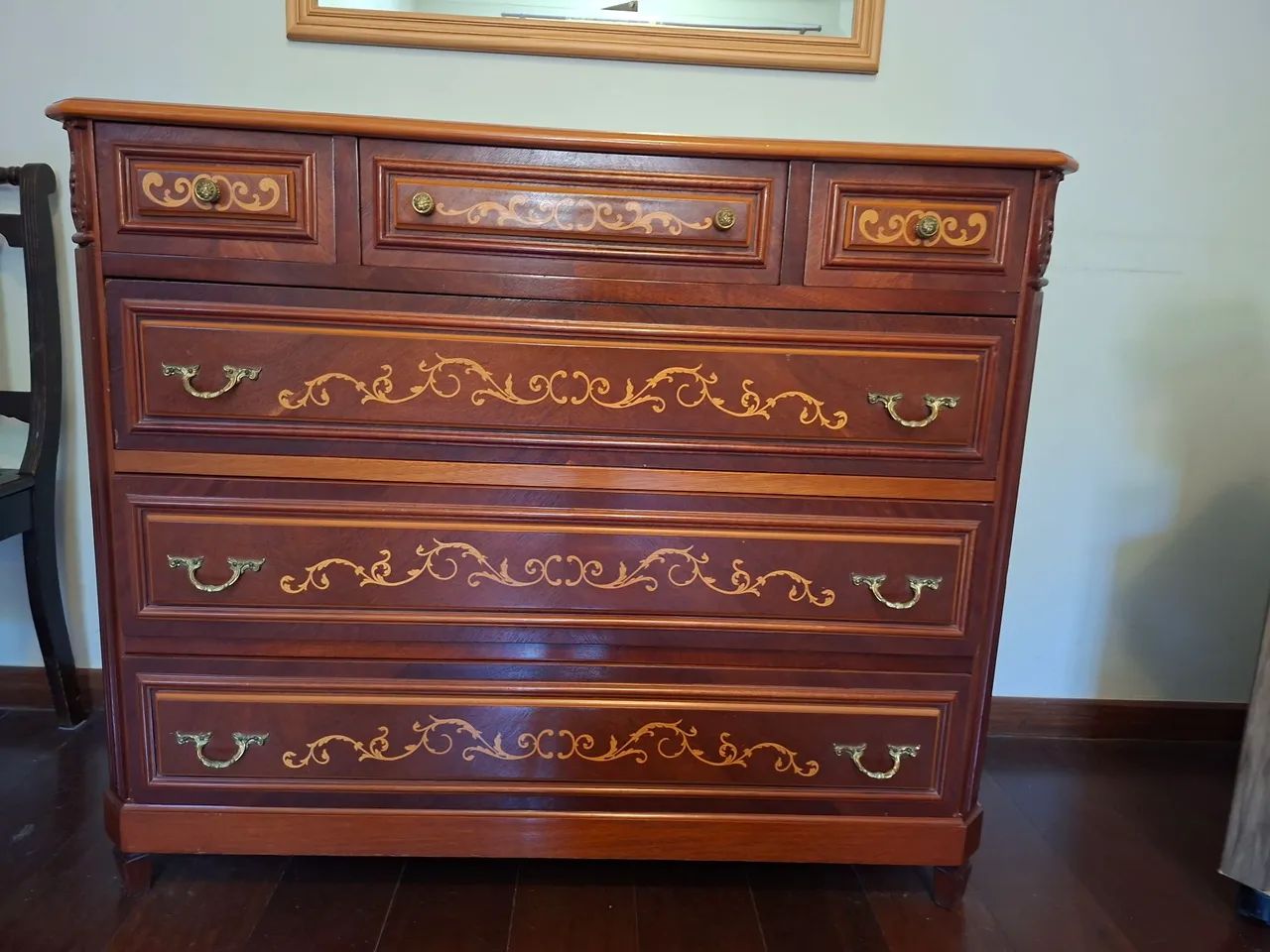 Cômoda Clássica com 06 gavetas