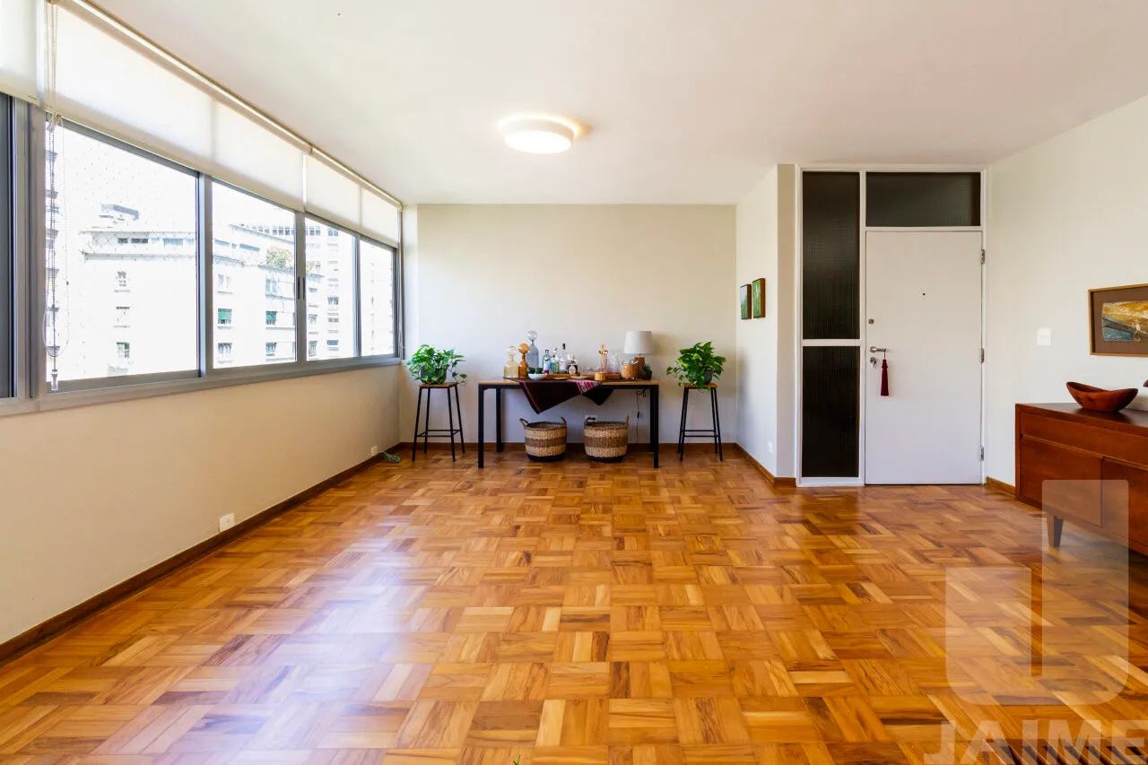 Apartamento reformado com 150 m2 bem distribuídos, 3 dormitórios e 1 vaga - Foto 4