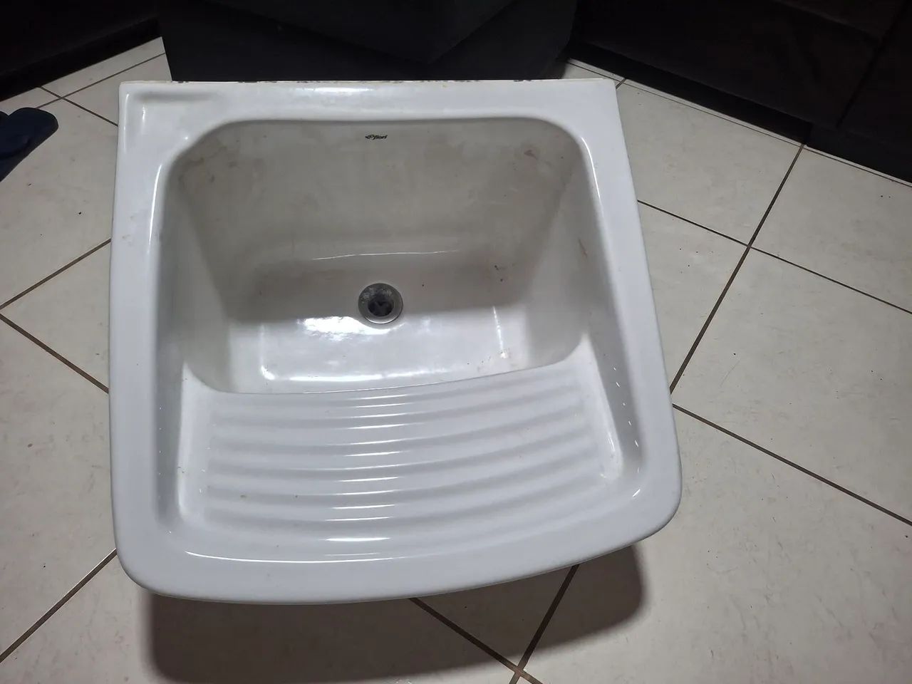 Tanque de loça.