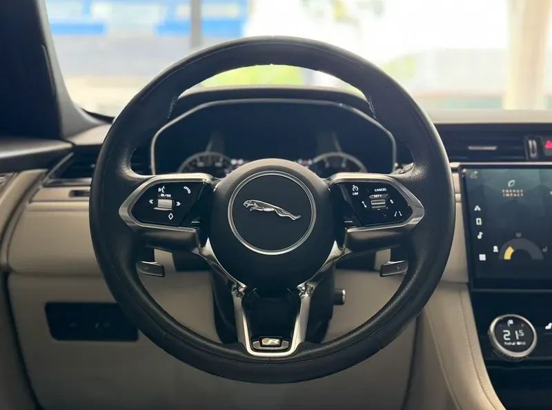 Jaguar F-Pace 3.0 R-Dyn.SE AWD 340cv (Híbrido), foto 4 de 19
