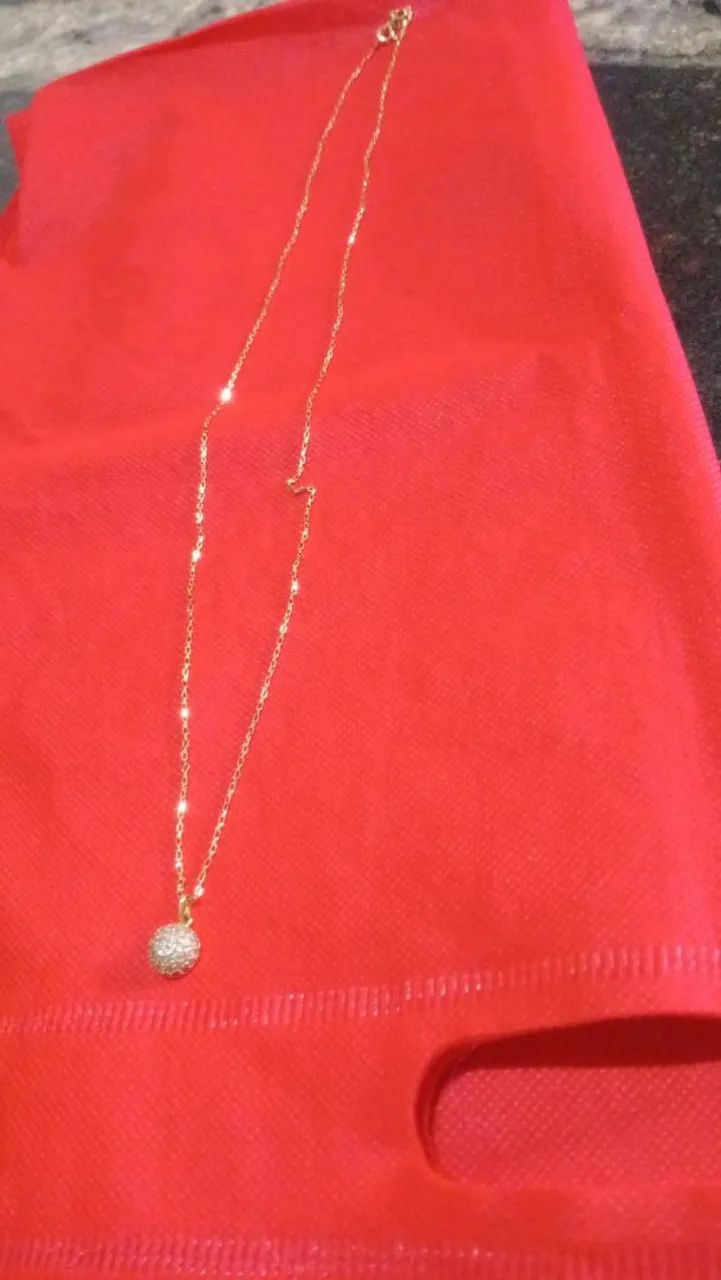 Colar de ouro com brilhantes da marca Magood