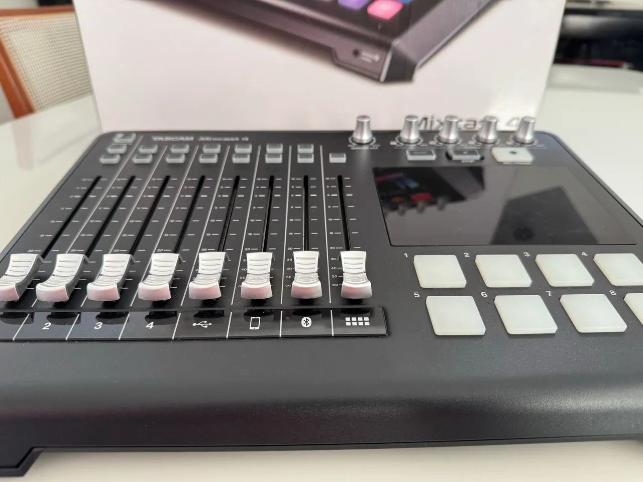 Mesa Tascam Mixcast 4 - Foto 2