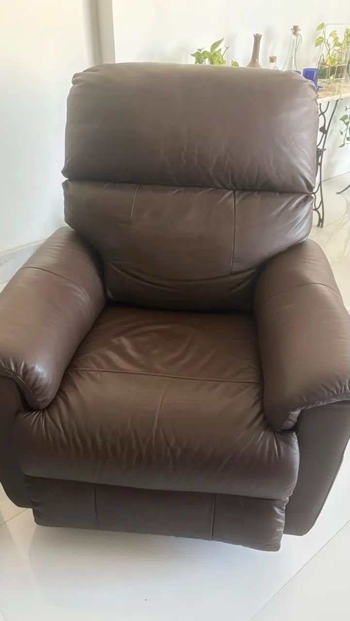 Poltrona reclinável de couro