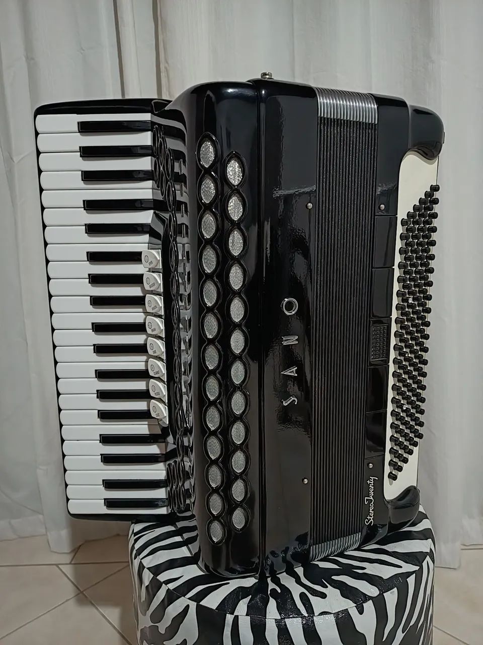 Vende-se Acordeon 